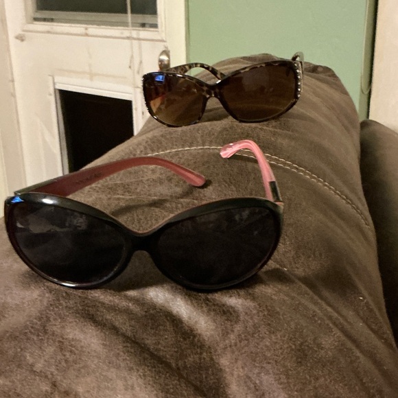 Stylish Black Sunglasses - Picture 4 of 4